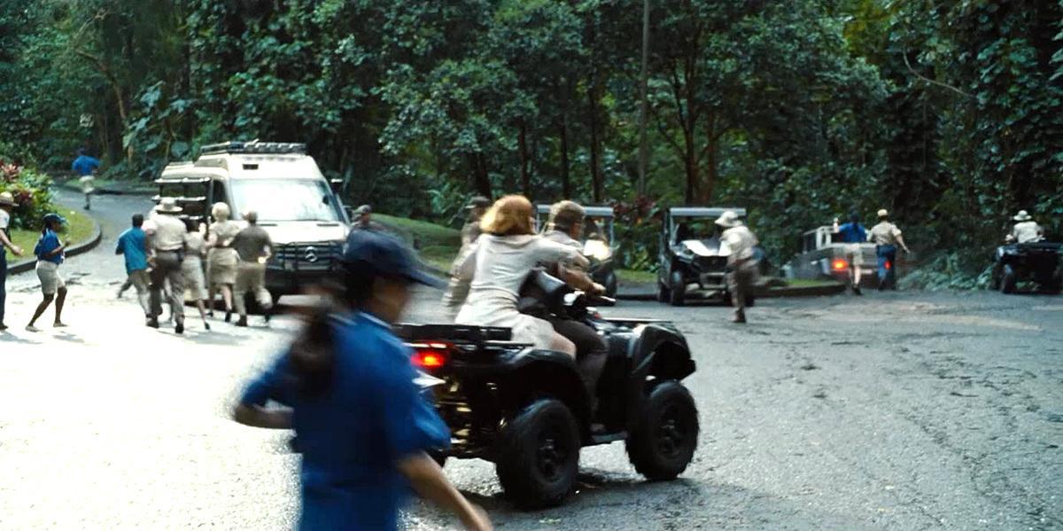 brycedallashoward-jurassicworld-04884.jpg