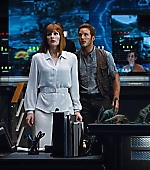 brycedallashoward-jurassicworld-02828.jpg