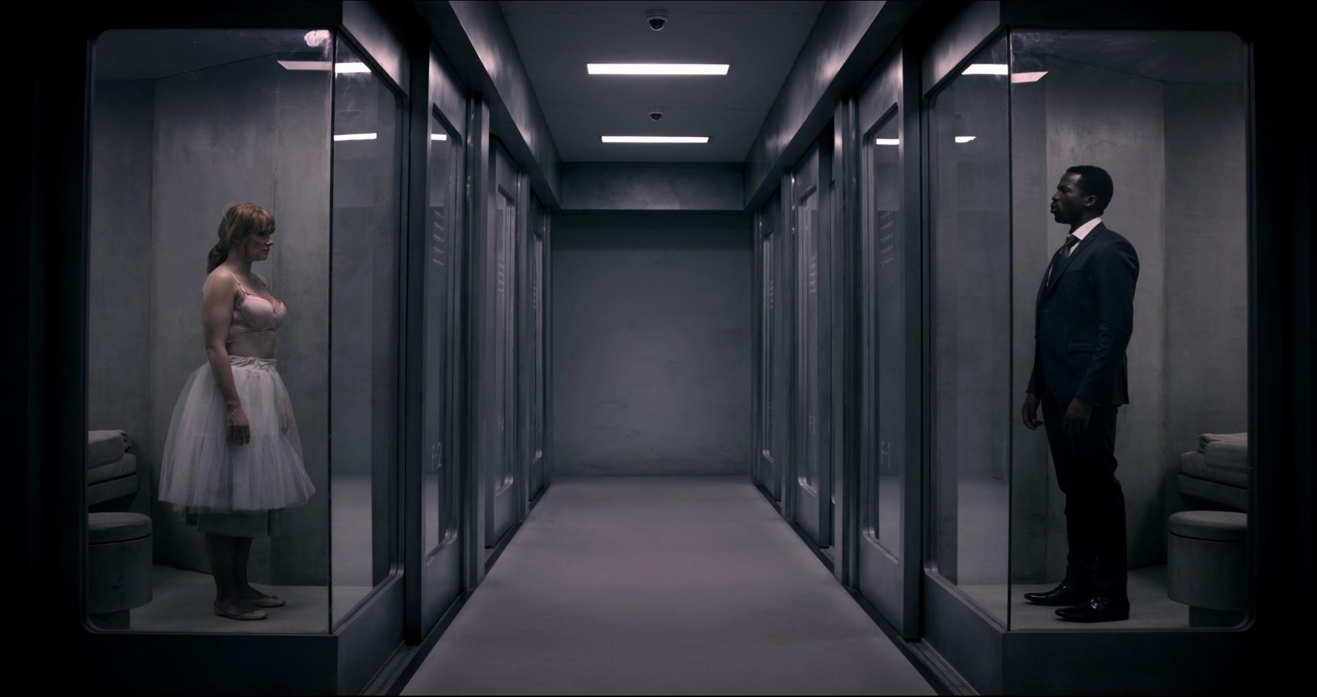 BlackMirror_28404529.jpg