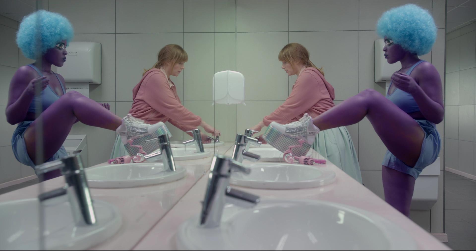 BlackMirror_28305029.jpg
