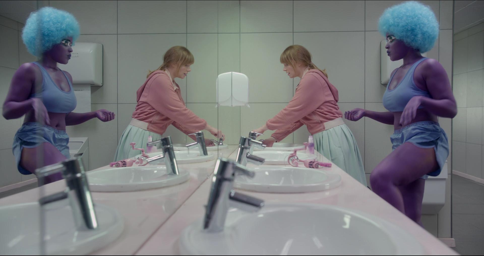 BlackMirror_28305229.jpg